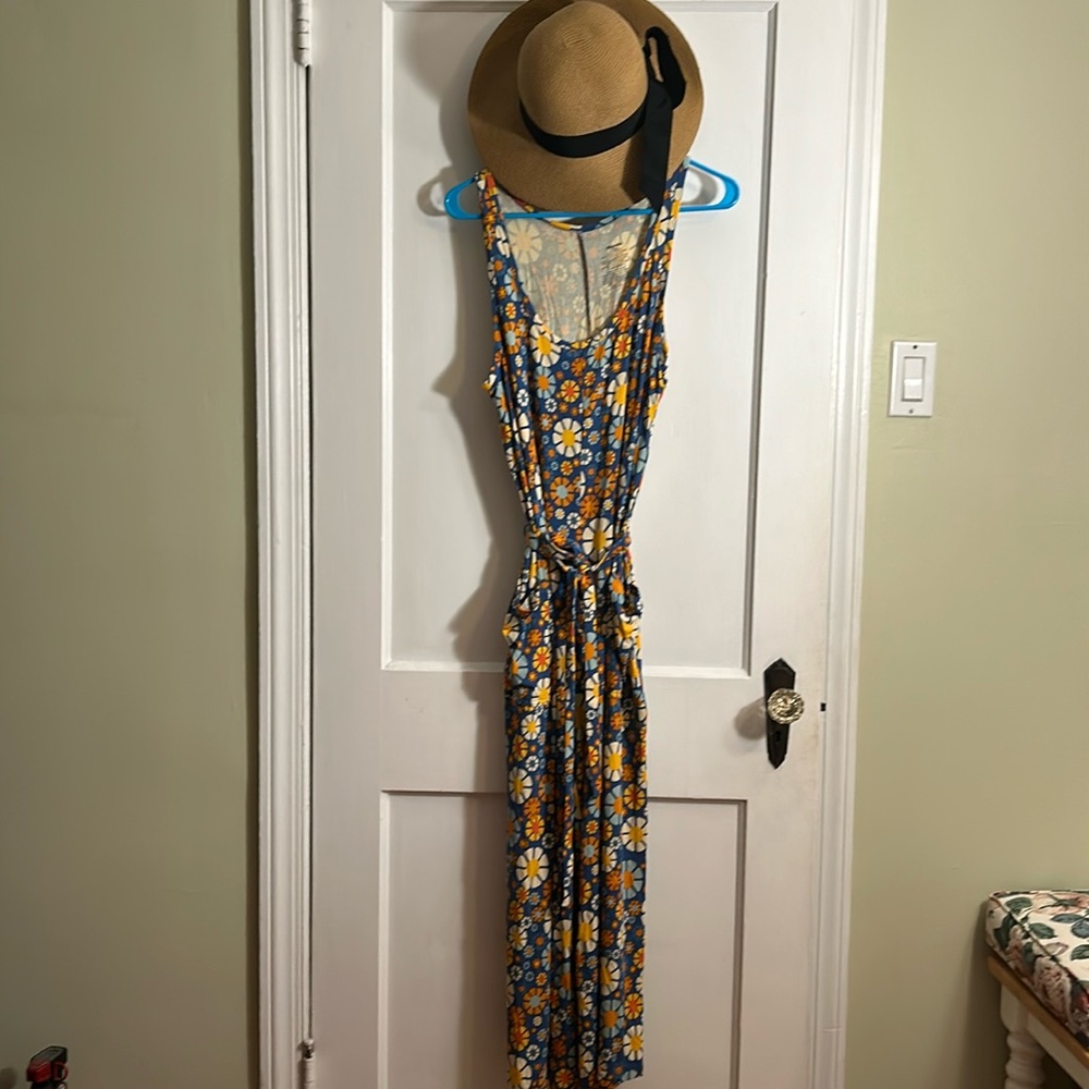Rad jumper and sun hat duo!
